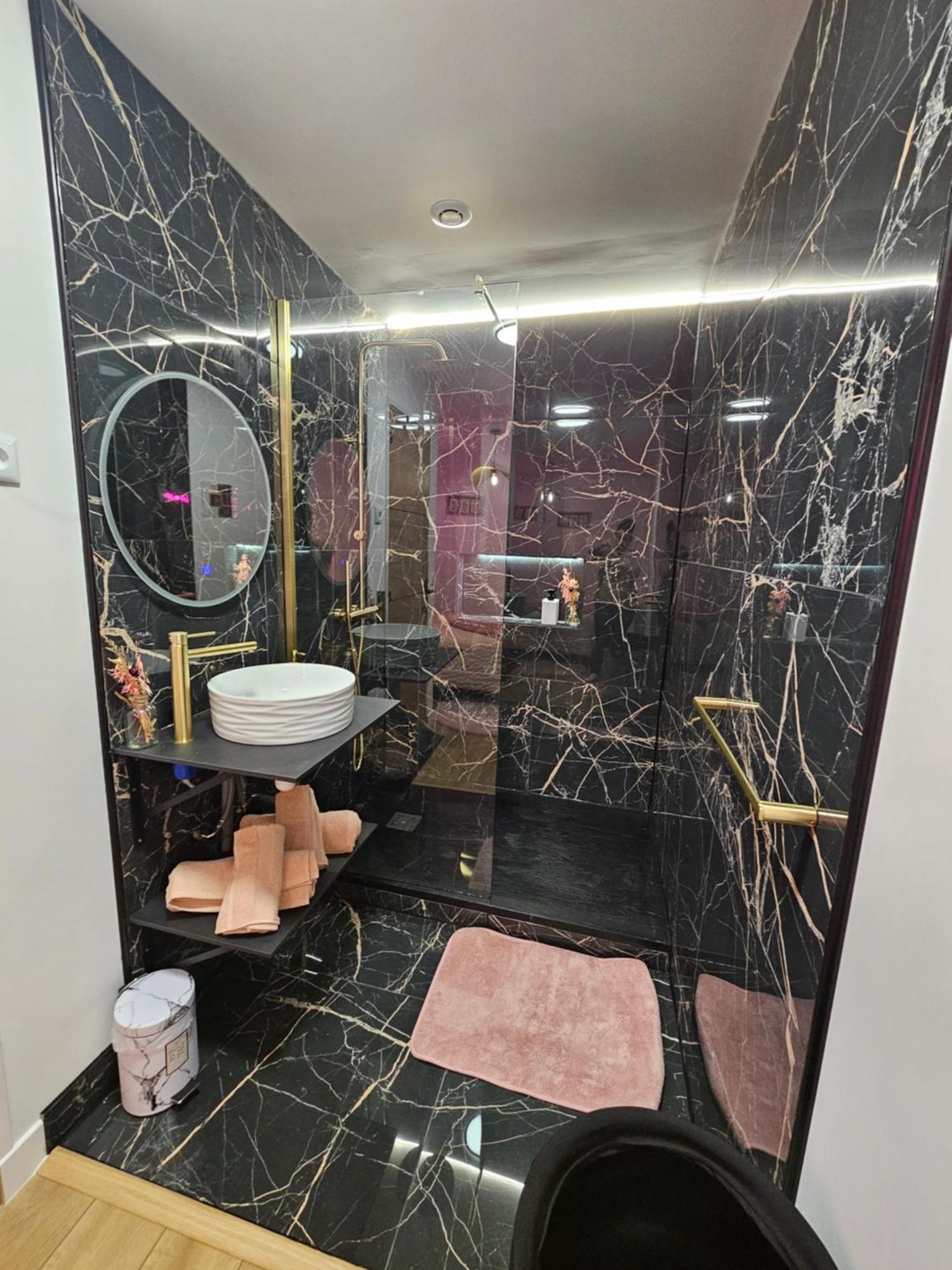Oasis Detente Avec Balneo Privatif 20 Min De Lille Apartment Bassee