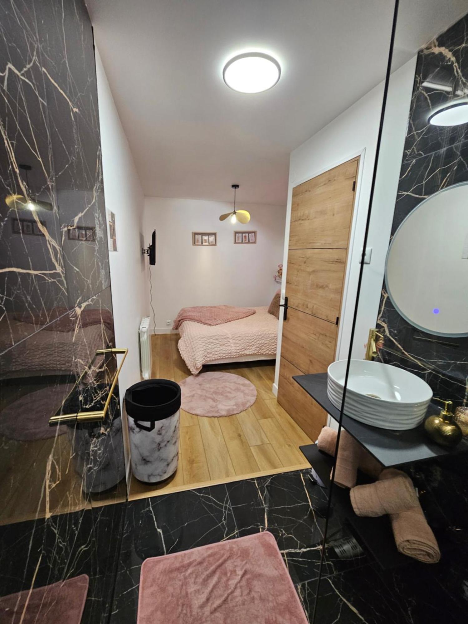Oasis Detente Avec Balneo Privatif 20 Min De Lille Apartment